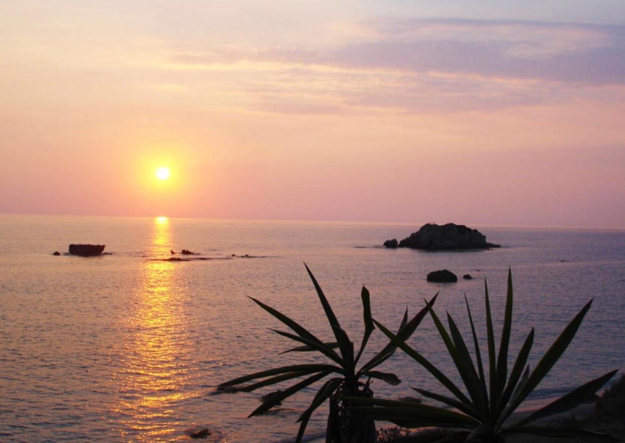 Stefanias Prasoudi Beach Agios Matthaios  Экстерьер фото