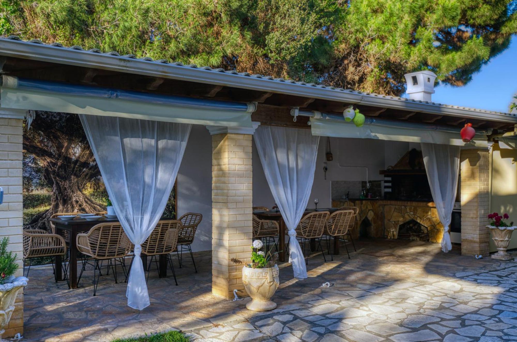 Stefanias Prasoudi Beach Agios Matthaios  Экстерьер фото